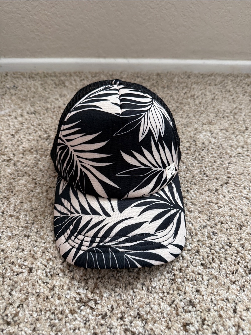 Billabong Black & cream Leaf Print Trucker Cap